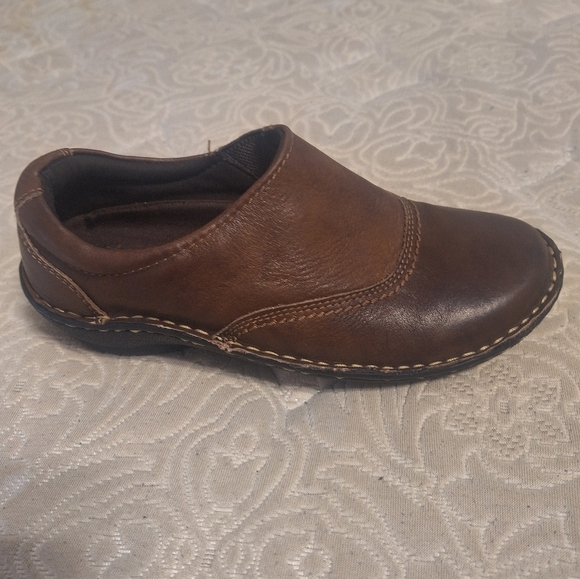 A pair of Eastland womens Hillside leather loafers in a size 7.5M. Pre-loved - Picture 8 of 11